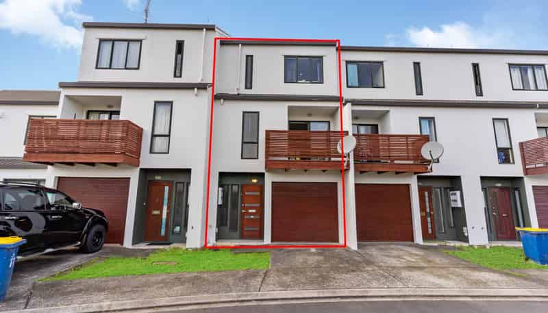 11/12 Ambrico Place, New Lynn