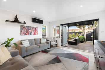 2B The Circle, Manly