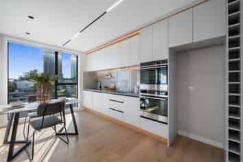10/12 Burns Avenue, Takapuna