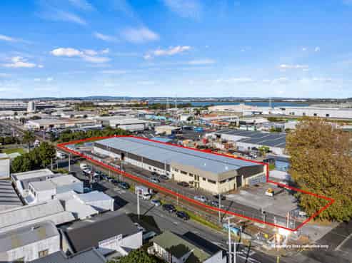 7,568M² LAND WITH 3,483M² WAREHOUSE
