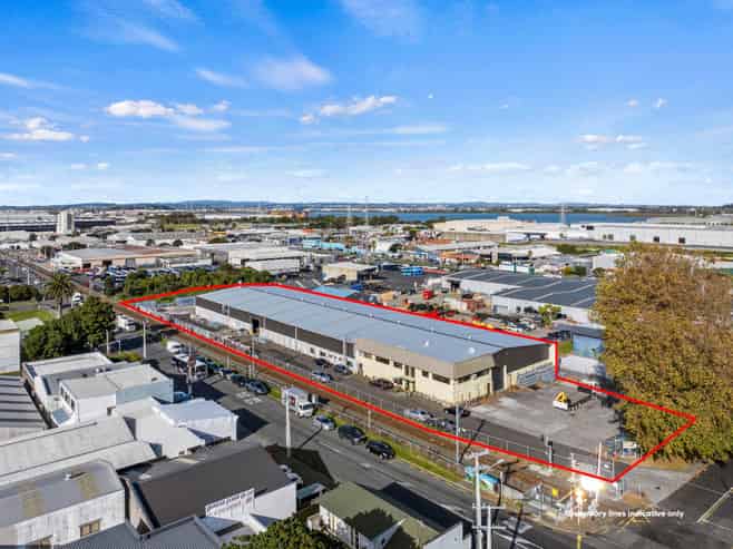 7,568M² LAND WITH 3,483M² WAREHOUSE
