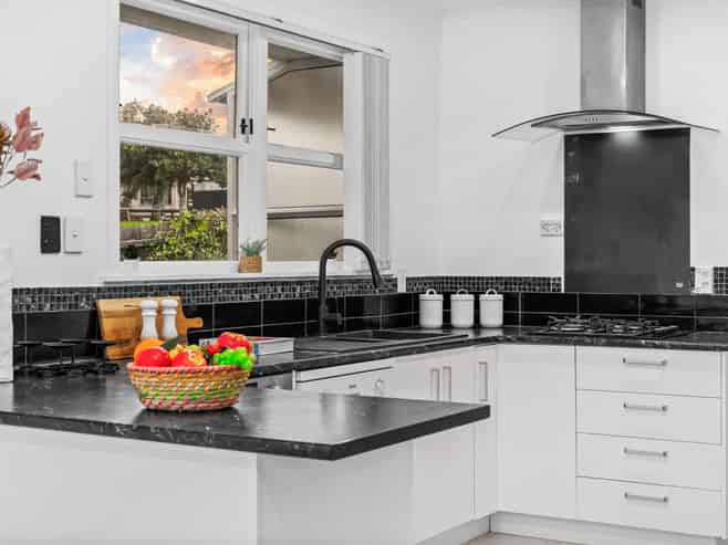 2 Lowtherhurst Road, Massey