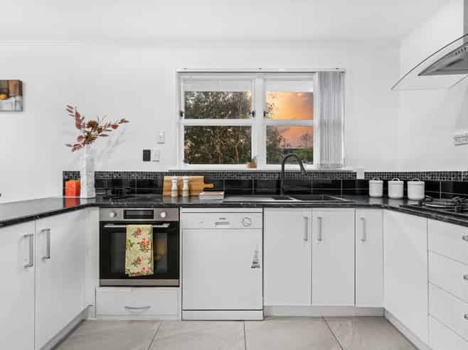 2 Lowtherhurst Road, Massey