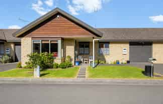 15/262 Centreway Road, Orewa
