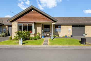 15/262 Centreway Road, Orewa