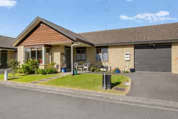 15/262 Centreway Road, Orewa