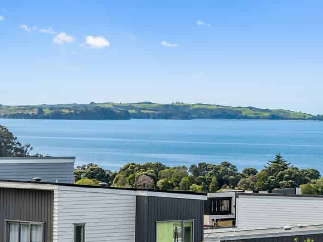 6 Moki Place, Long Bay