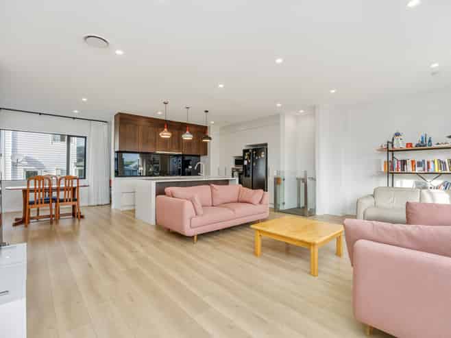6 Moki Place, Long Bay