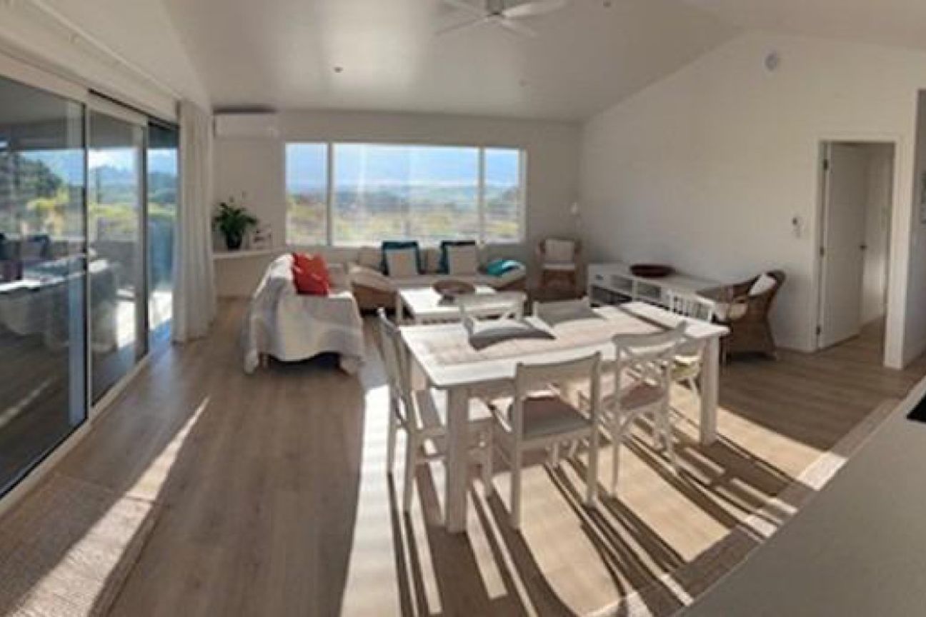 Peaceful Rural Living with Stunning Ocean Views - Więcej