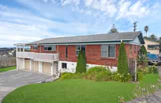 131 Waimumu Road, Massey