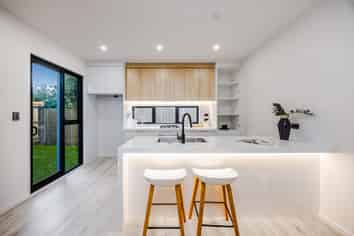 4/18 Bradbury Road, Botany Downs
