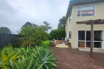 1/227 Sunset Road, Sunnynook