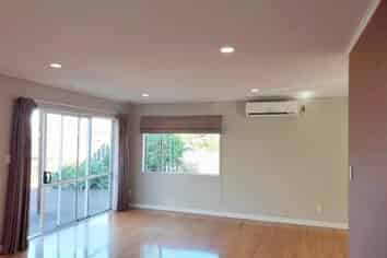 1/227 Sunset Road, Sunnynook