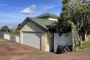1/227 Sunset Road, Sunnynook