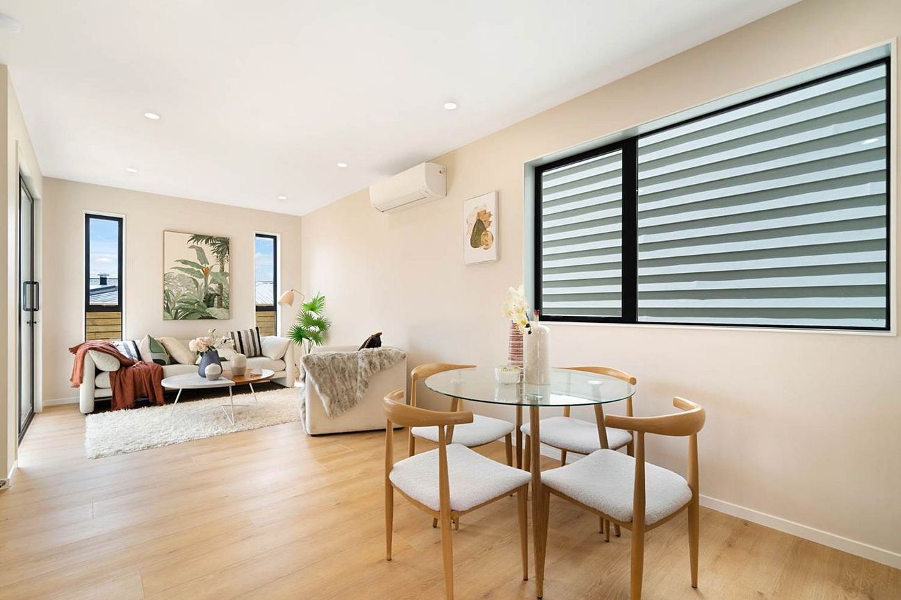 Brand New Family Home, 4 Bedrooms + Study Space - Bild 3