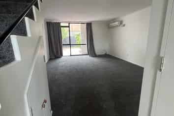 4/5 Kipling Street, Addington