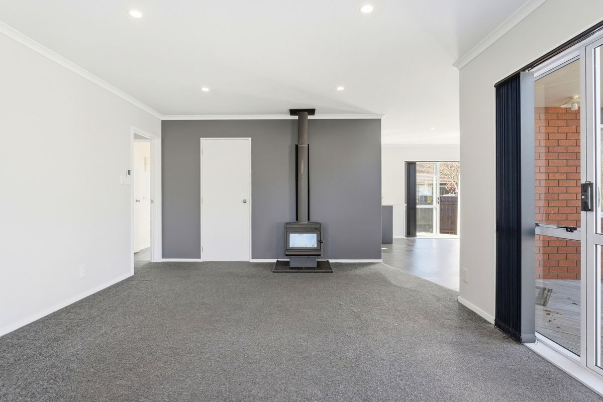 IMMACULATE HOME in TOP LOCATION!! - Widok 4