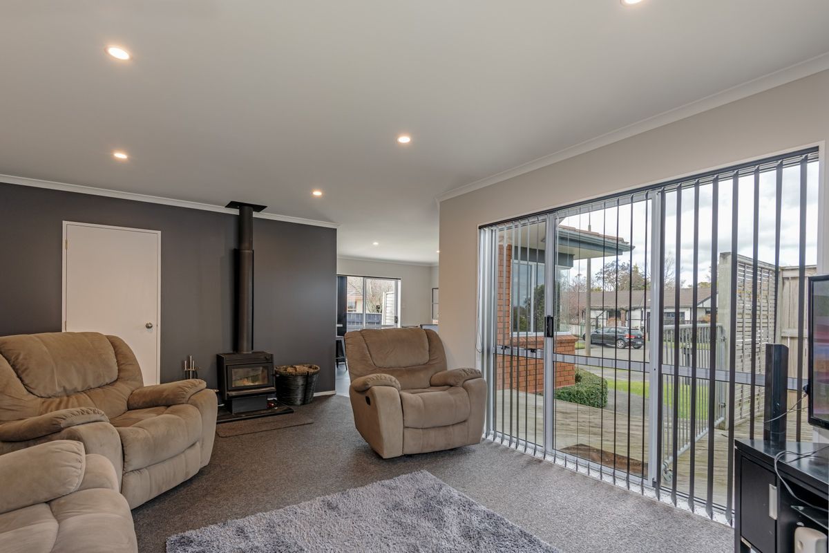 IMMACULATE HOME in TOP LOCATION!! - Widok 3