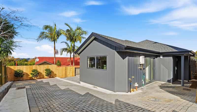 7 Miriam Corban Heights, Henderson