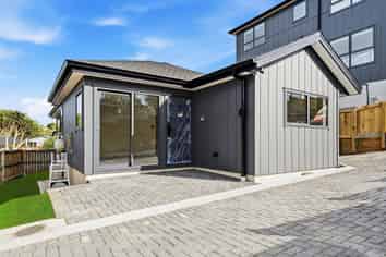 7 Miriam Corban Heights, Henderson