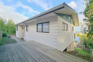35B Eureka Place, Parahaki