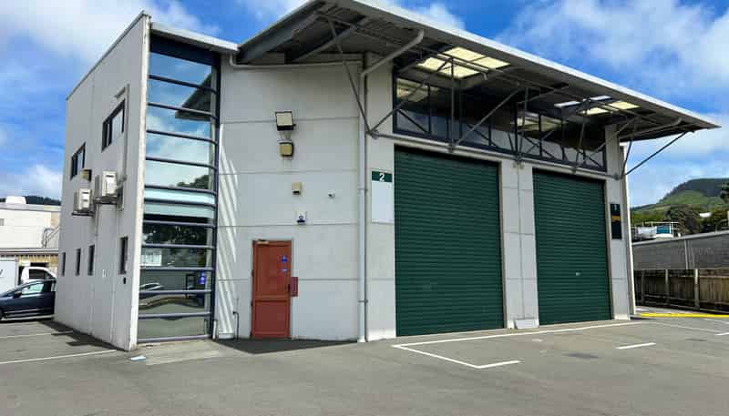 2/98 Main Road, Tawa