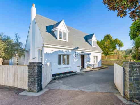 19 Paparoa Road, Cockle Bay