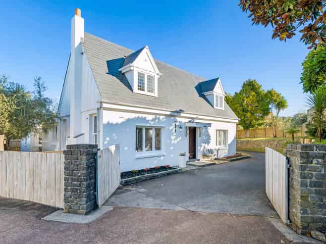 19 Paparoa Road, Cockle Bay