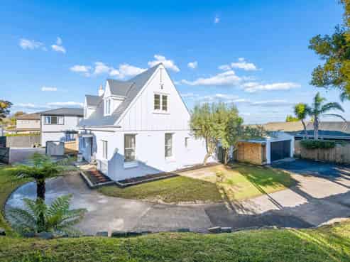19 Paparoa Road, Cockle Bay
