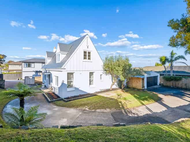19 Paparoa Road, Cockle Bay