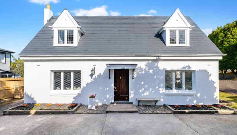 19 Paparoa Road, Cockle Bay