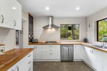 140 Verbena Road, Birkdale