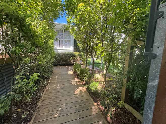 15 Kingdale Road, Henderson