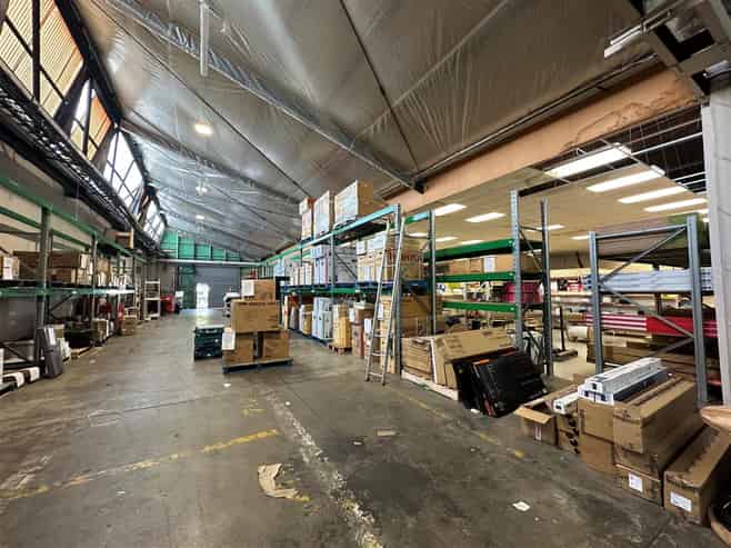 1,471sqm on Morrin Rd - Ideal for Trade Retail