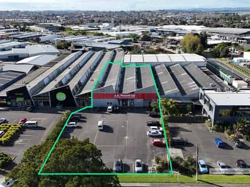 1,471sqm on Morrin Rd - Ideal for Trade Retail