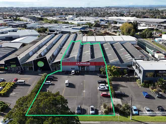 1,471sqm on Morrin Rd - Ideal for Trade Retail