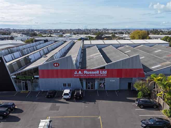 1,471sqm on Morrin Rd - Ideal for Trade Retail