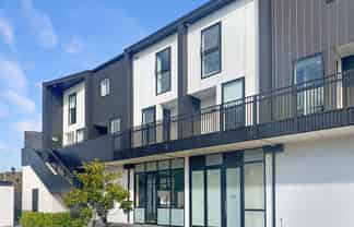 15/4 Waverley Street, Sydenham