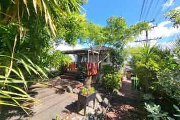 2/227 Sunset Road, Sunnynook