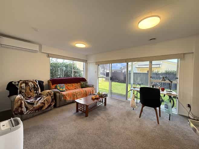 8E Montgomery Crescent, Clouston Park