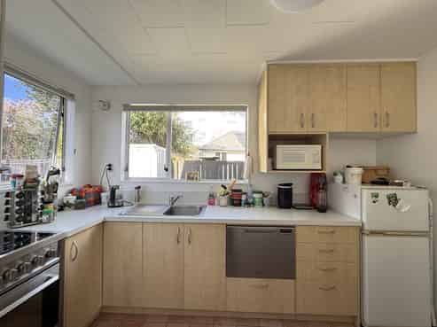 8E Montgomery Crescent, Clouston Park