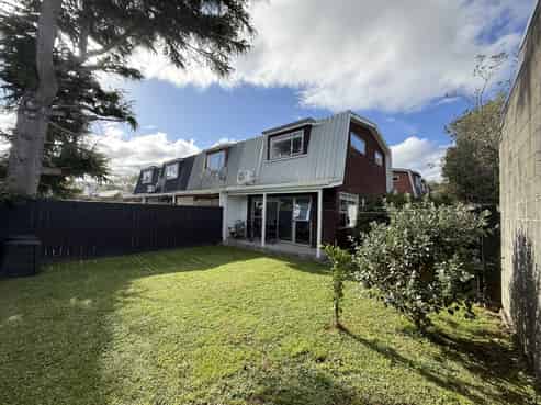 8E Montgomery Crescent, Clouston Park