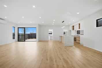 4/55 Spencer Road, Oteha