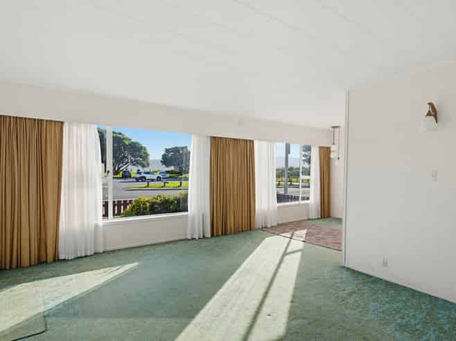 5 Marine Parade, Paraparaumu Beach