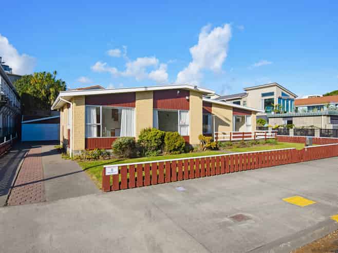 5 Marine Parade, Paraparaumu Beach
