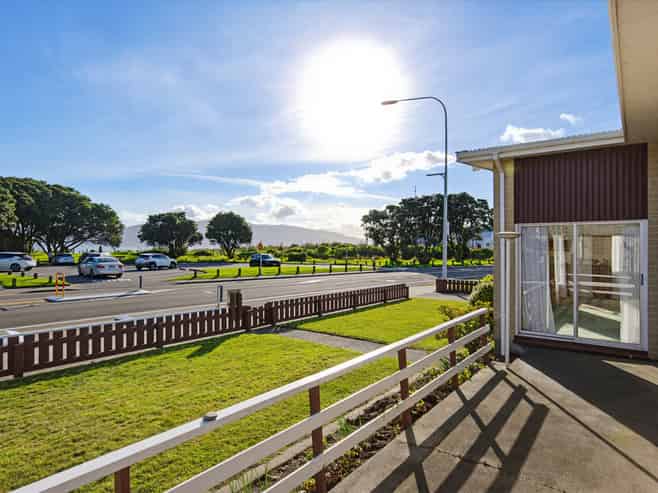 5 Marine Parade, Paraparaumu Beach
