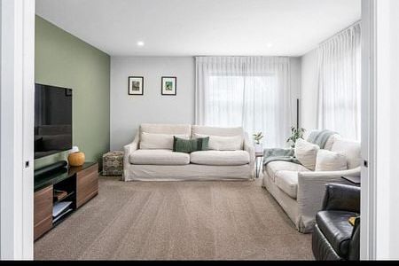 Modern Family Home in Whataupoko - Изглед 6