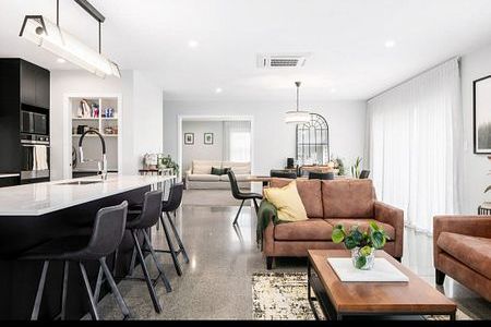 Modern Family Home in Whataupoko - Изглед 4
