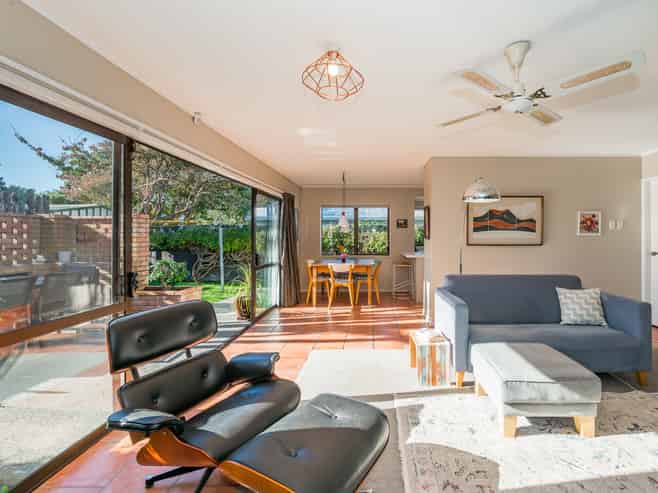 7 Rodney Grove, Paraparaumu