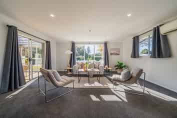123 California Drive, Totara Park